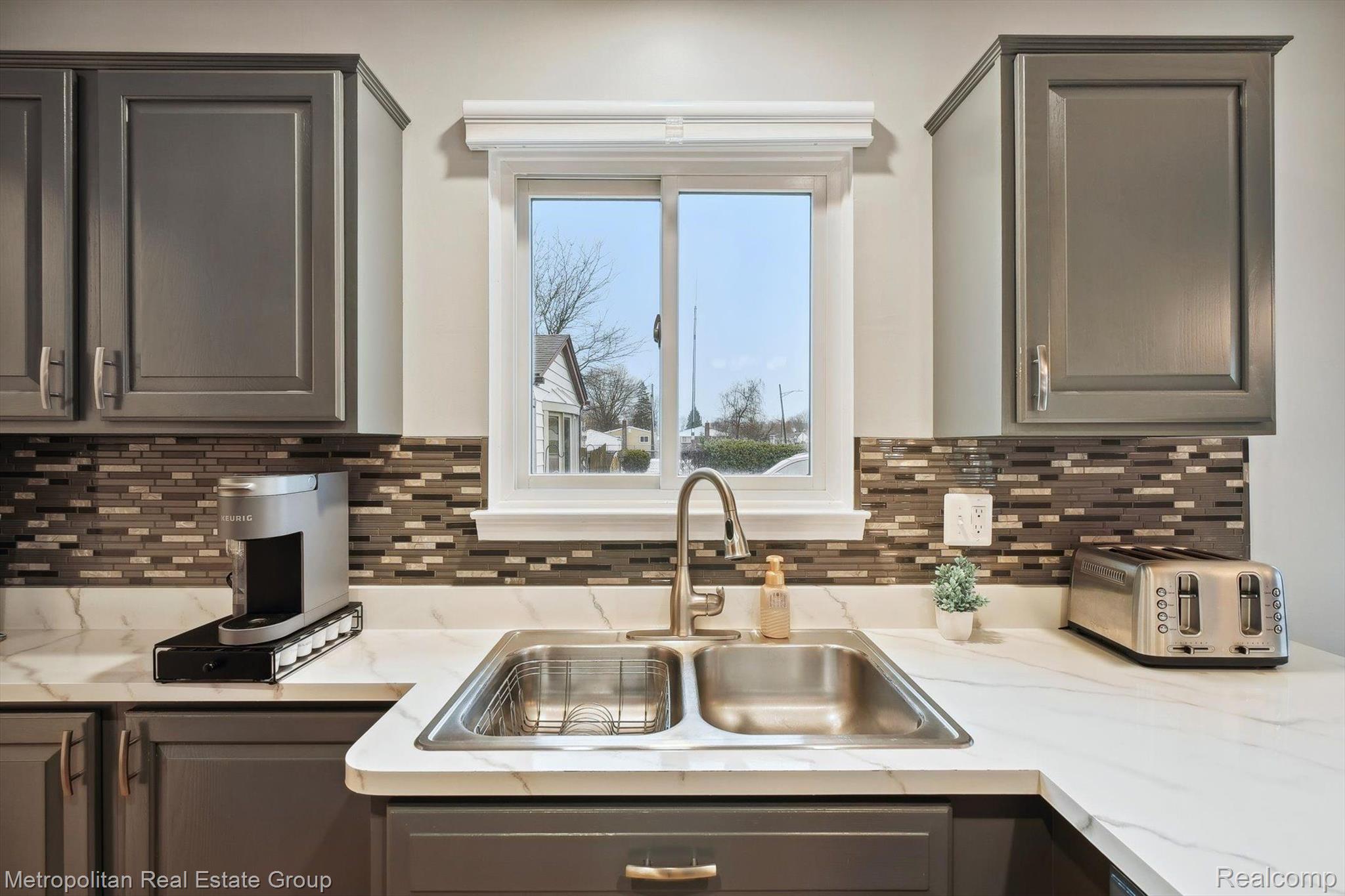 19238 Martin Road Roseville, MI 48066 - Photo 8 of 42 Gallery Image 8