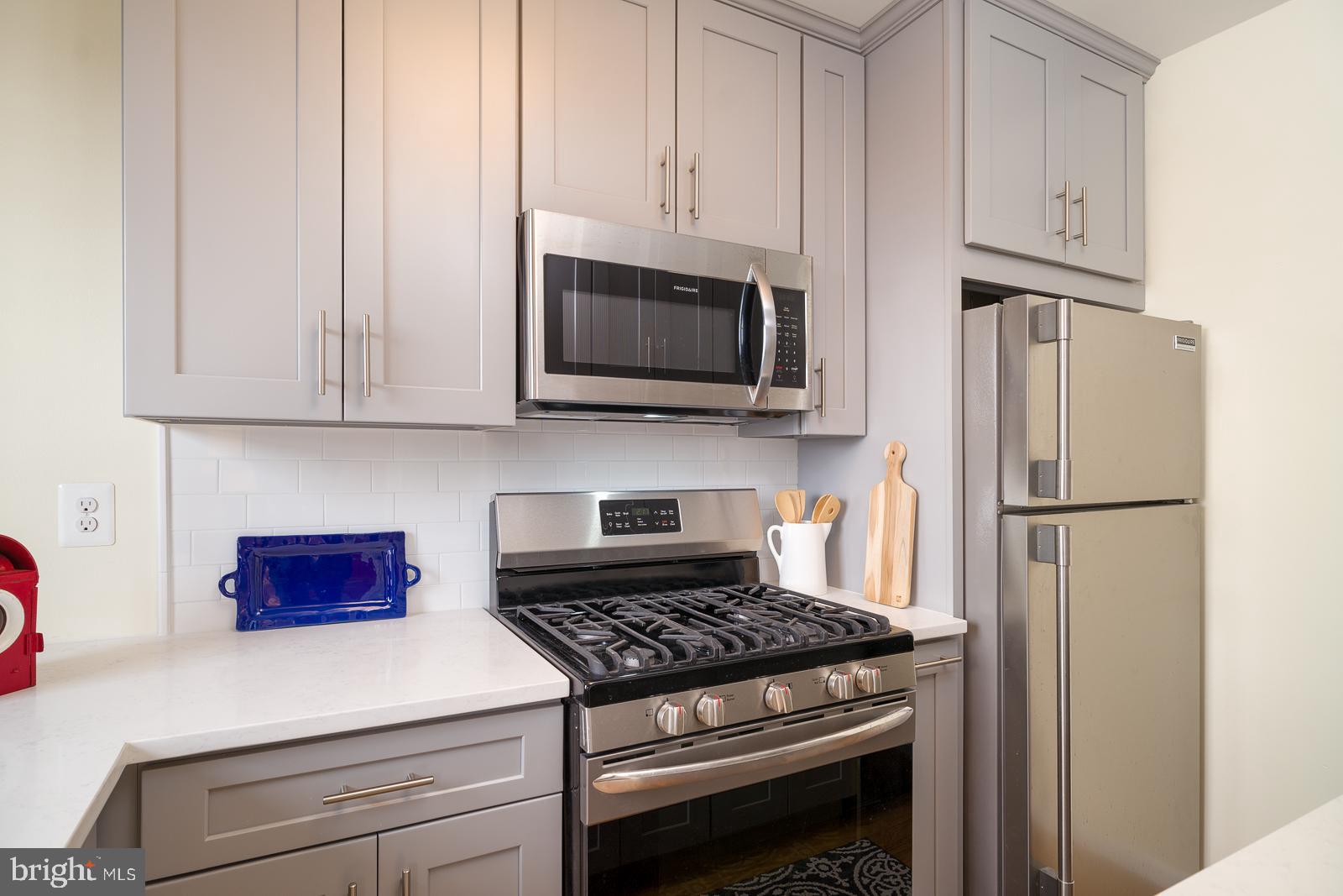 1880 Columbia Road Northwest, Unit 405 Washington, DC 20009 - Photo 6 of 17 New appliances