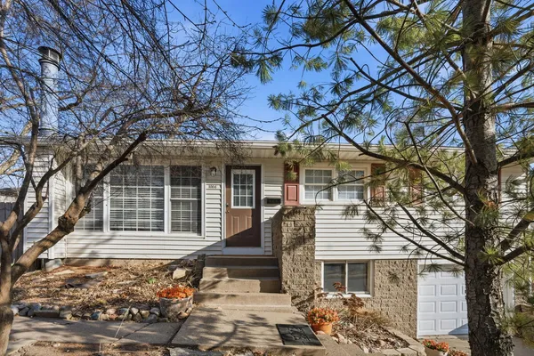 $240,000 | 1006 Hillside Drive, Bettendorf, IA 52722