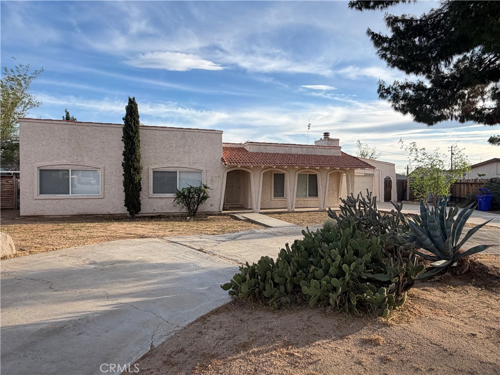 21011 Teton Road Apple Valley, CA 92308 - Photo 2 of 23