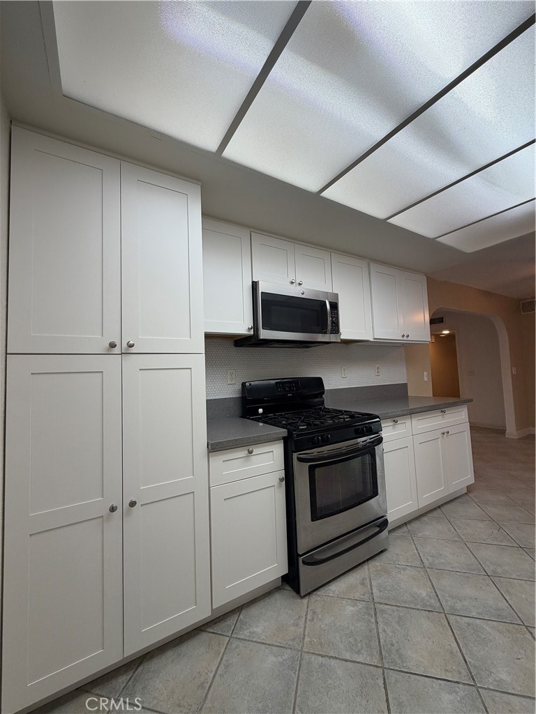 21011 Teton Road Apple Valley, CA 92308 - Photo 5 of 23