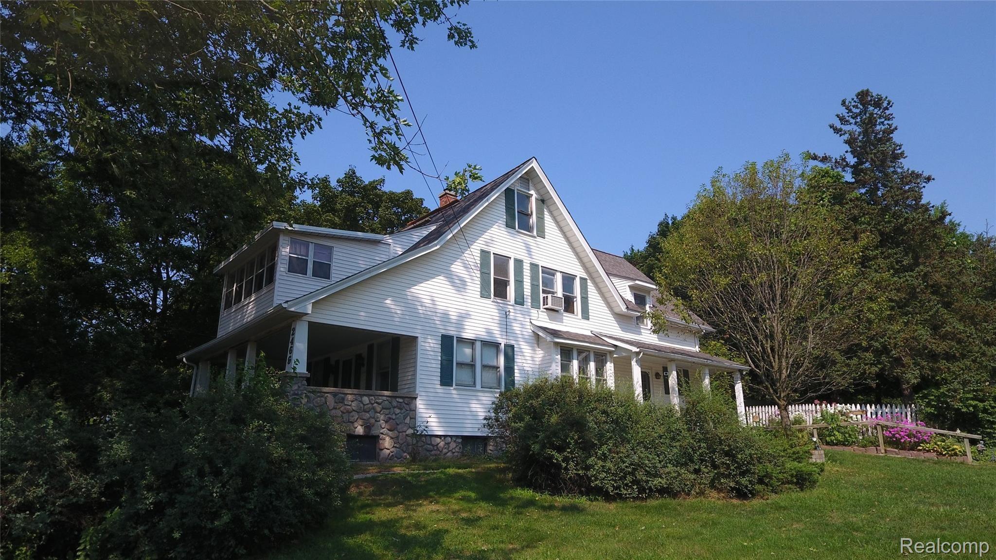 2466 West Auburn Road Rochester, MI 48309 - Photo 3 of 34 DJI_0209.JPG