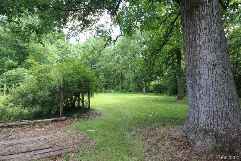 260 East Gunn Road Rochester, MI 48306 - Photo 23 of 31 Back Yard 1.jpg