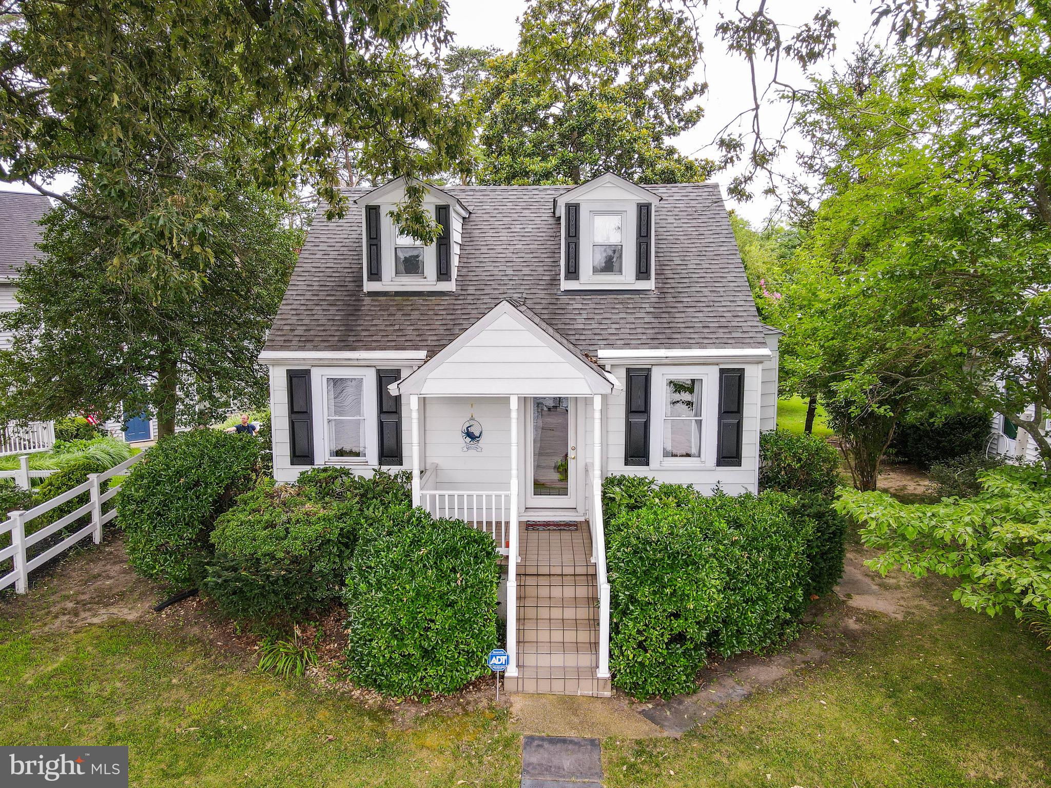 1948 Cedar Road Pasadena, MD 21122 - Photo 4 of 47 Gallery Image 4