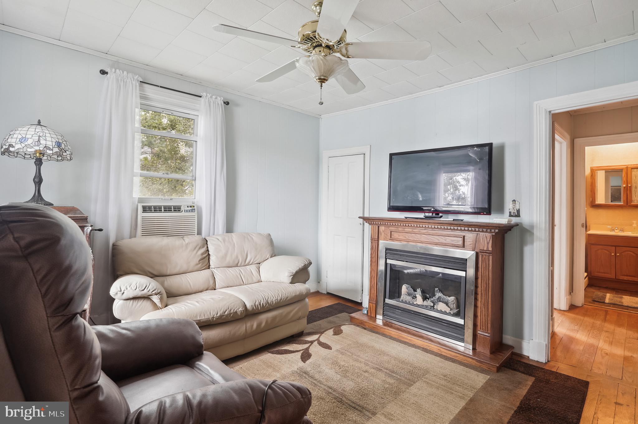 1948 Cedar Road Pasadena, MD 21122 - Photo 10 of 47 Living room