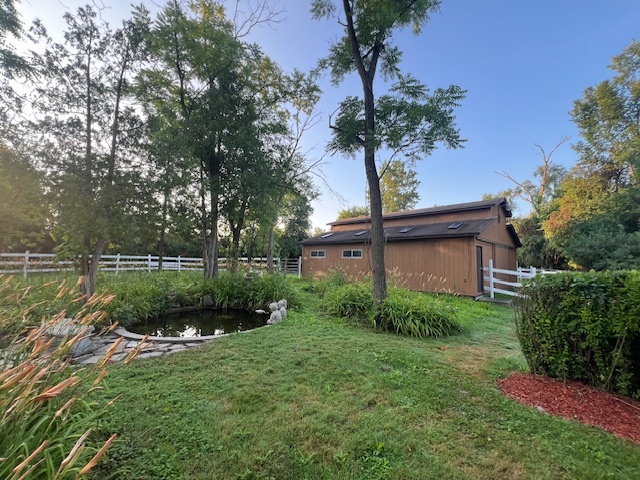 14935 West Old School Road, Unit 2 Libertyville, IL 60048 - Photo 32 of 32 a view of a garden with a fountain