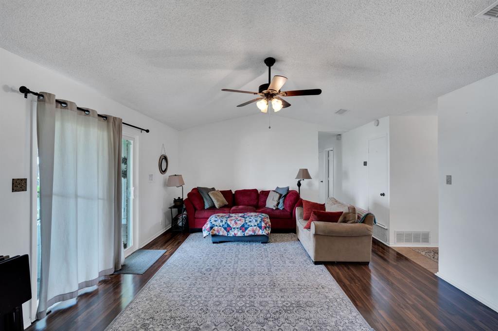 430 Carter Road Italy, TX 76651 - Photo 21 of 36 a living room with furniture