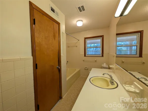 $1,500 | 805 Edgewood Road, Bessemer City, NC 28016