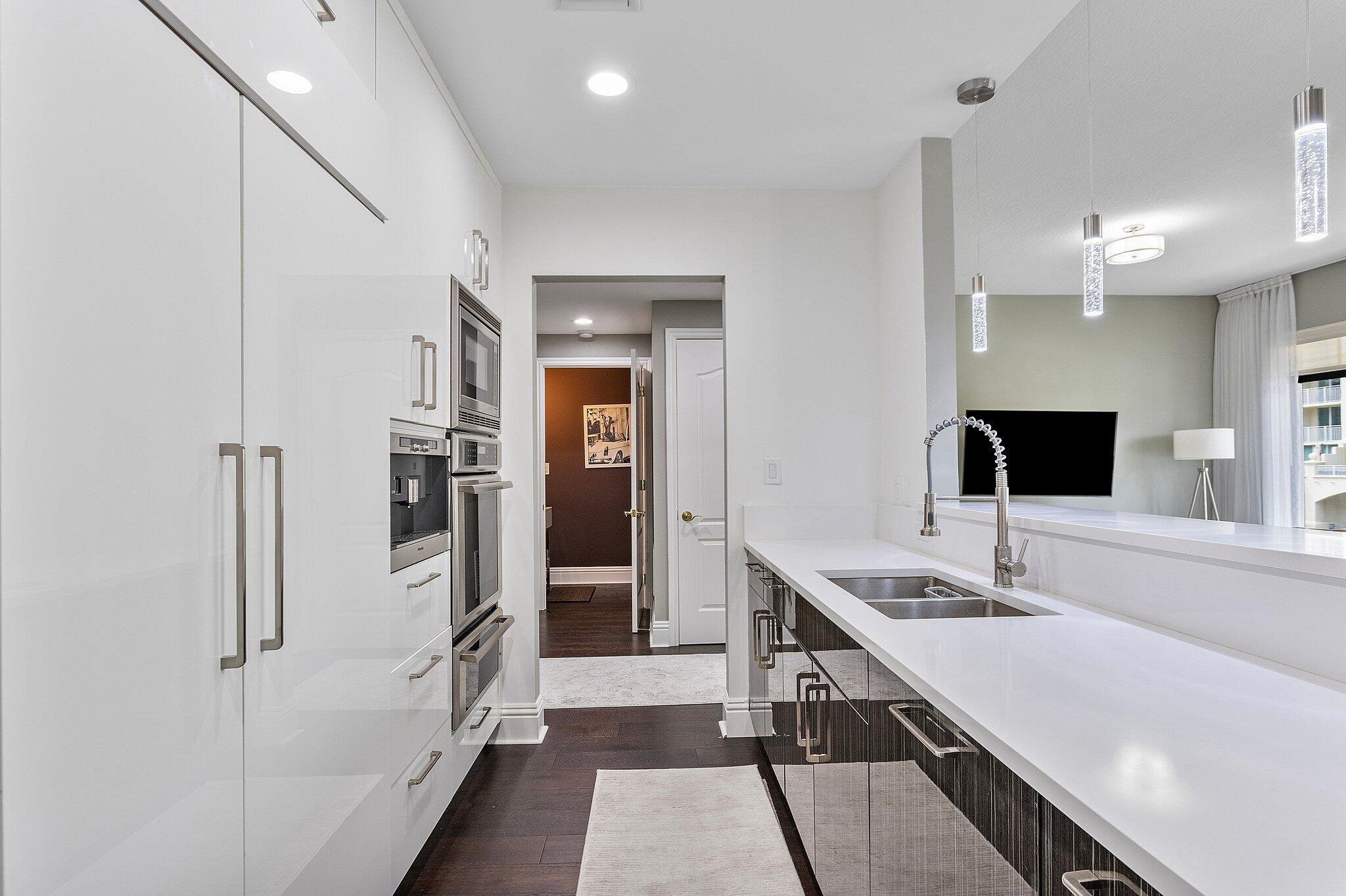200 East Palmetto Park Road, Unit 10 Boca Raton, FL 33432 - Photo 12 of 47 Kitchen