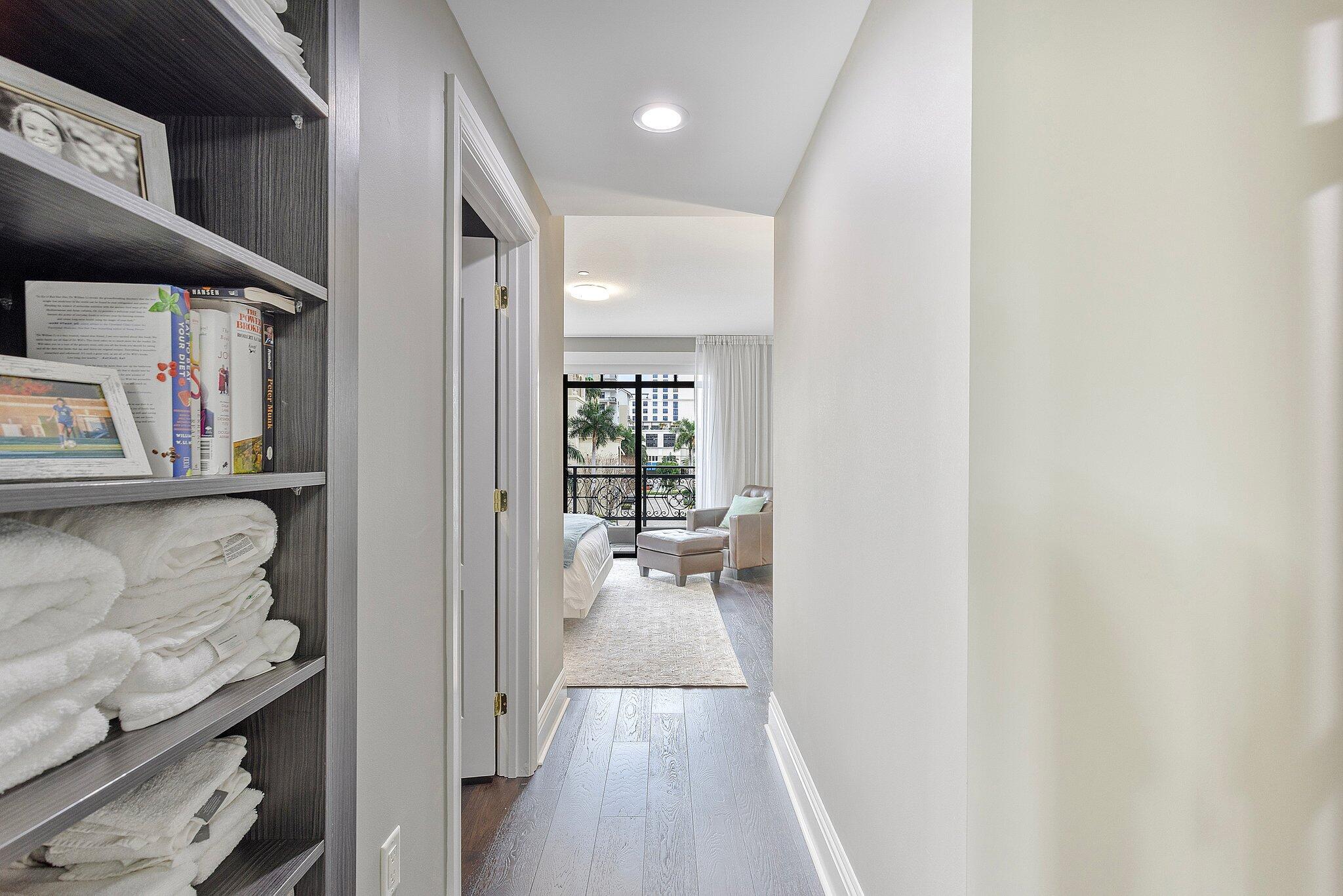 200 East Palmetto Park Road, Unit 10 Boca Raton, FL 33432 - Photo 22 of 47 Primary Suite Hallway