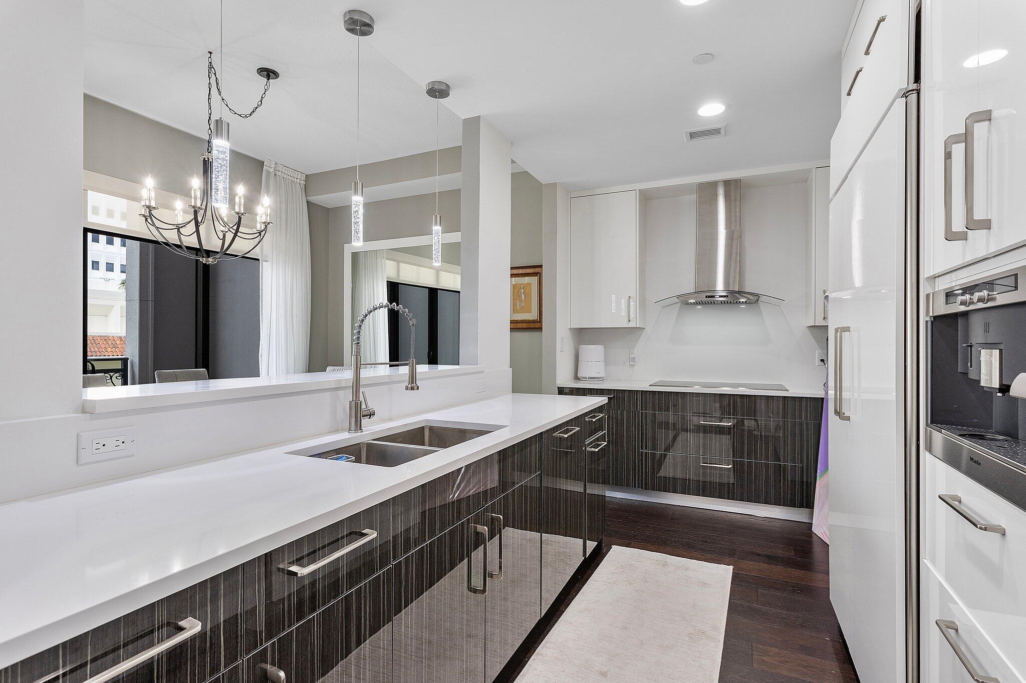 200 East Palmetto Park Road, Unit 10 Boca Raton, FL 33432 - Photo 7 of 47 Beautifully Renovated Kitchen
