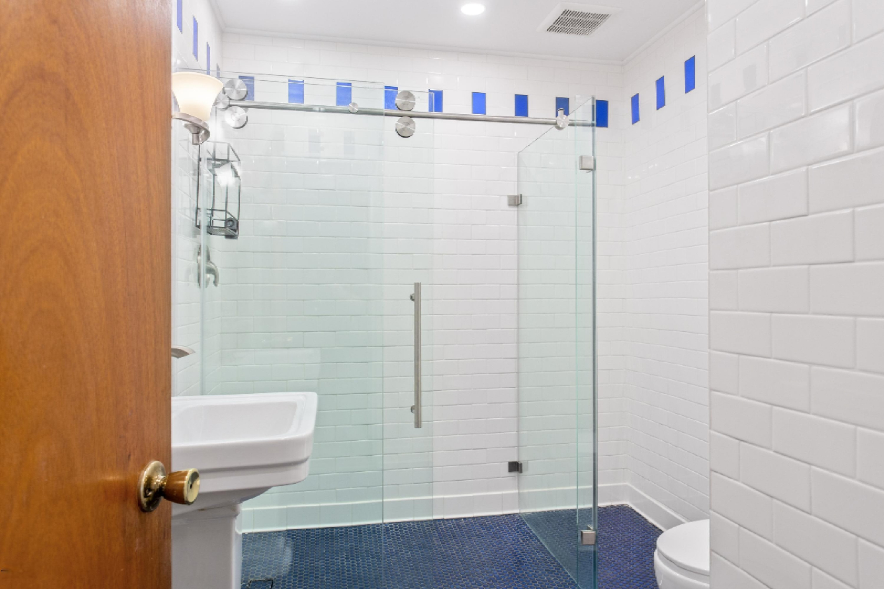 103 North Berrien Street New Buffalo, MI 49117 - Photo 18 of 22 Full Bath