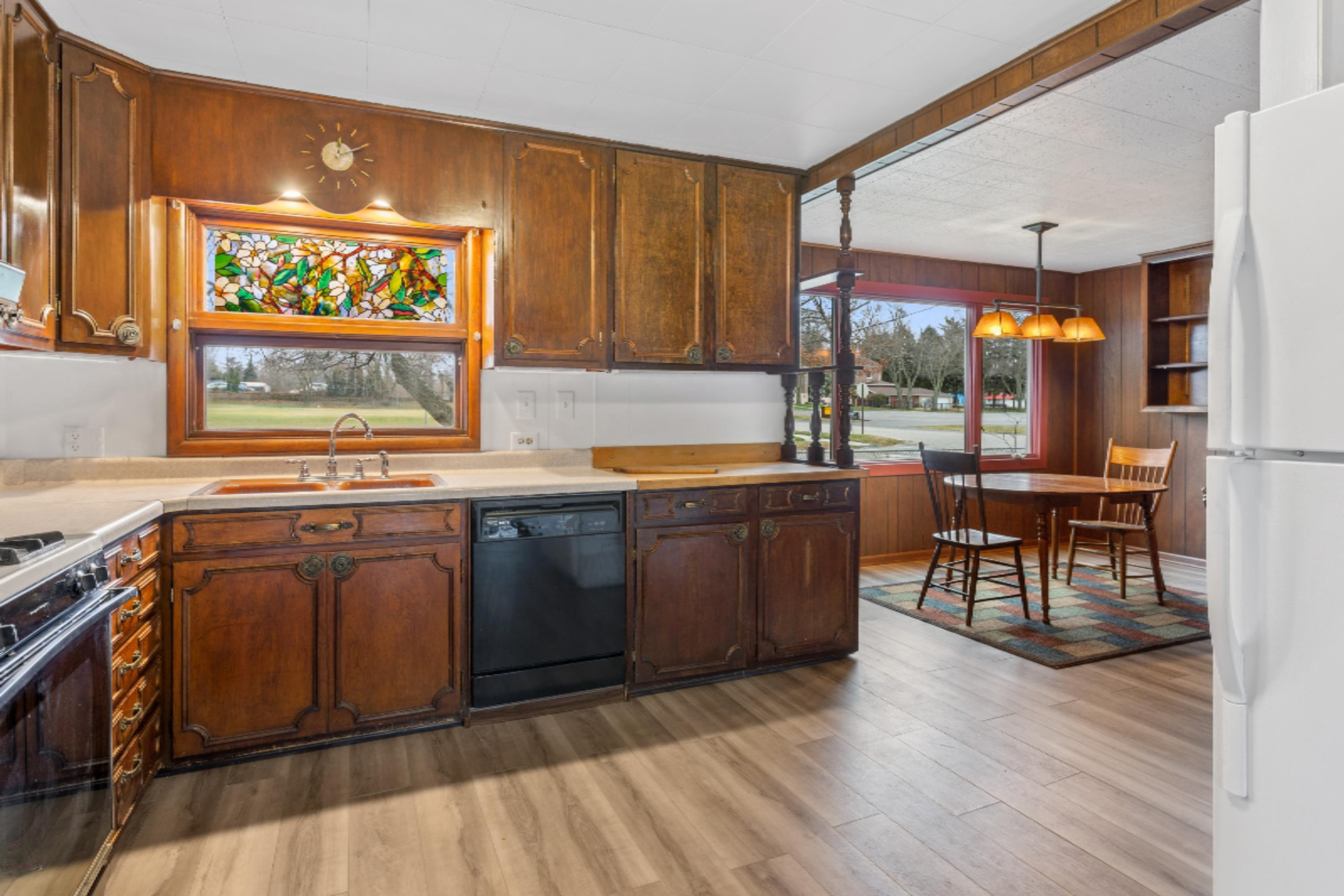 103 North Berrien Street New Buffalo, MI 49117 - Photo 8 of 22 Kitchen