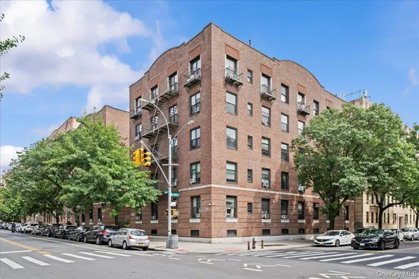 $3,500 | 117 Seaman Avenue, Unit 4C | Inwood
