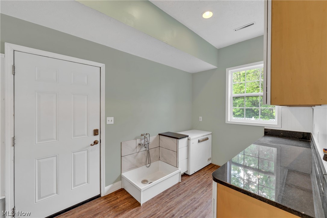 33932 Roberts Road Eastlake, OH 44095 - Photo 20 of 49