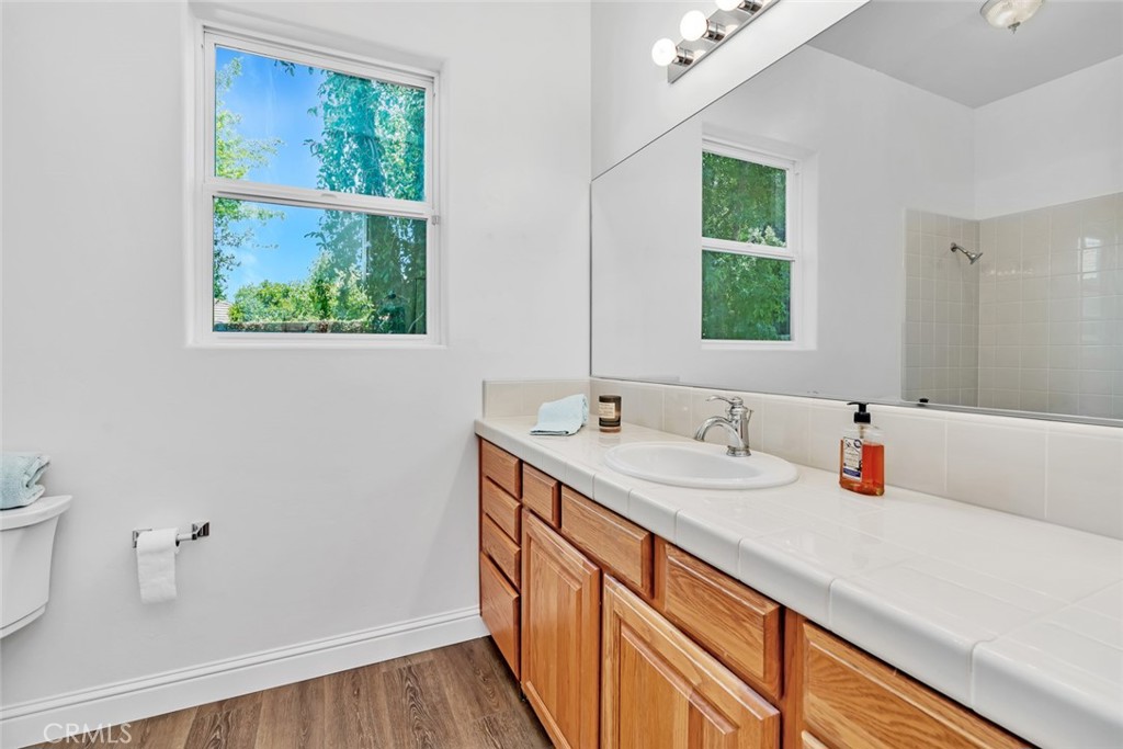 10102 Lace Cascade Court Bakersfield, CA 93311 - Photo 13 of 34 2nd Bathroom with tub-shower