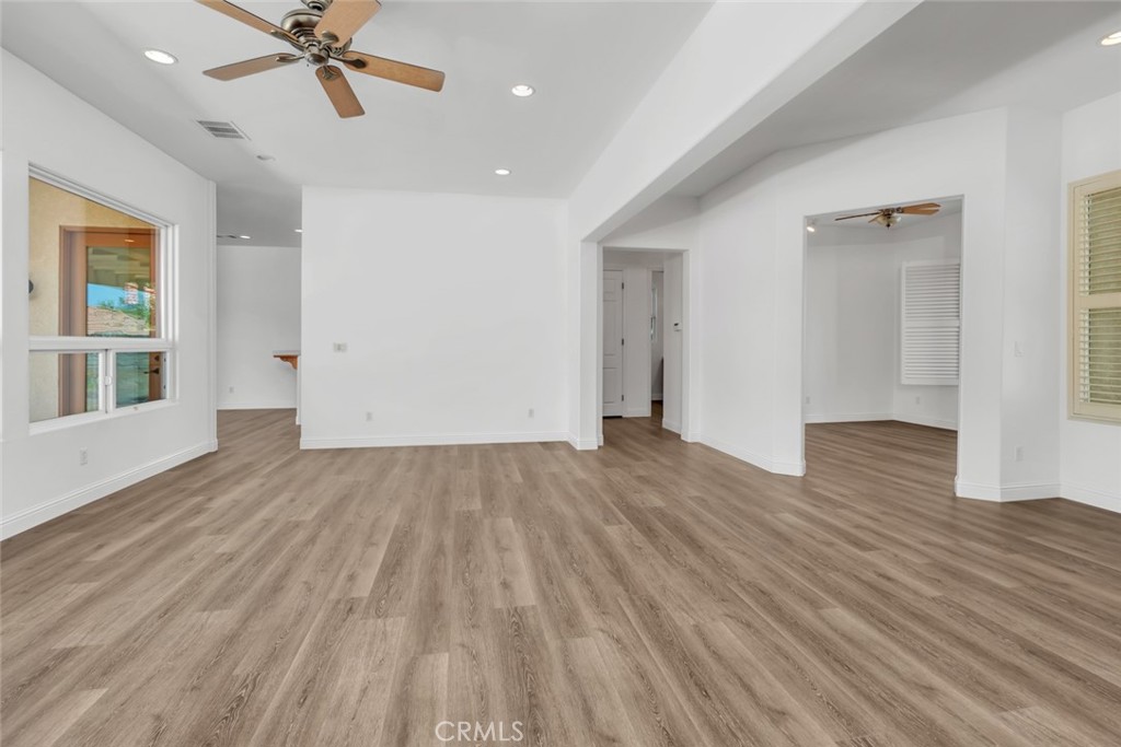 10102 Lace Cascade Court Bakersfield, CA 93311 - Photo 6 of 34 Living Room