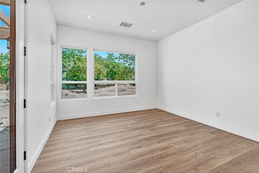 10102 Lace Cascade Court Bakersfield, CA 93311 - Photo 10 of 34 Dining Room off Kitchen