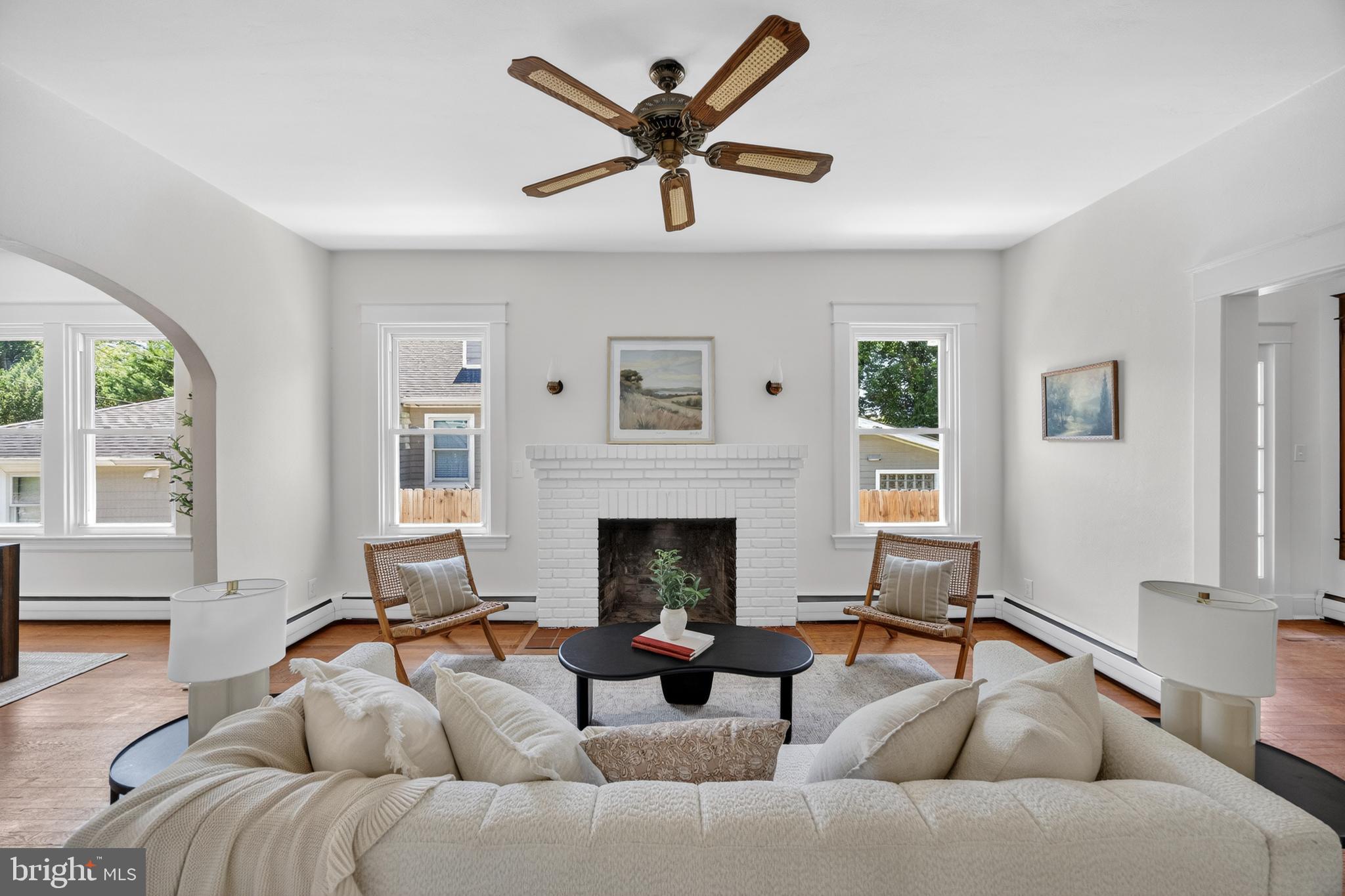 3 Kirkley Road Annapolis, MD 21401 - Photo 5 of 26 Bright Living Room