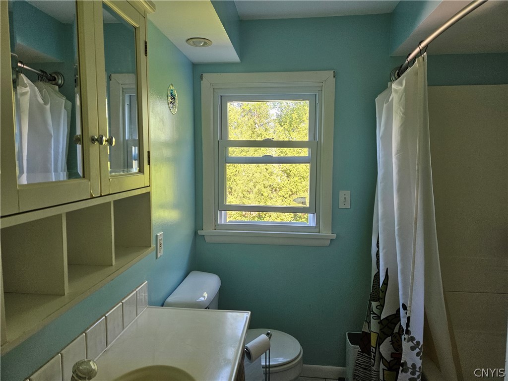 214 Revere Road DeWitt, NY 13214 - Photo 14 of 17 2nd floor full bath