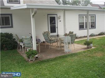 45 Hemlock Road Levittown, PA 19056 - Photo 11 of 12 Living Room