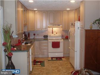 45 Hemlock Road Levittown, PA 19056 - Photo 3 of 12 Kitchen