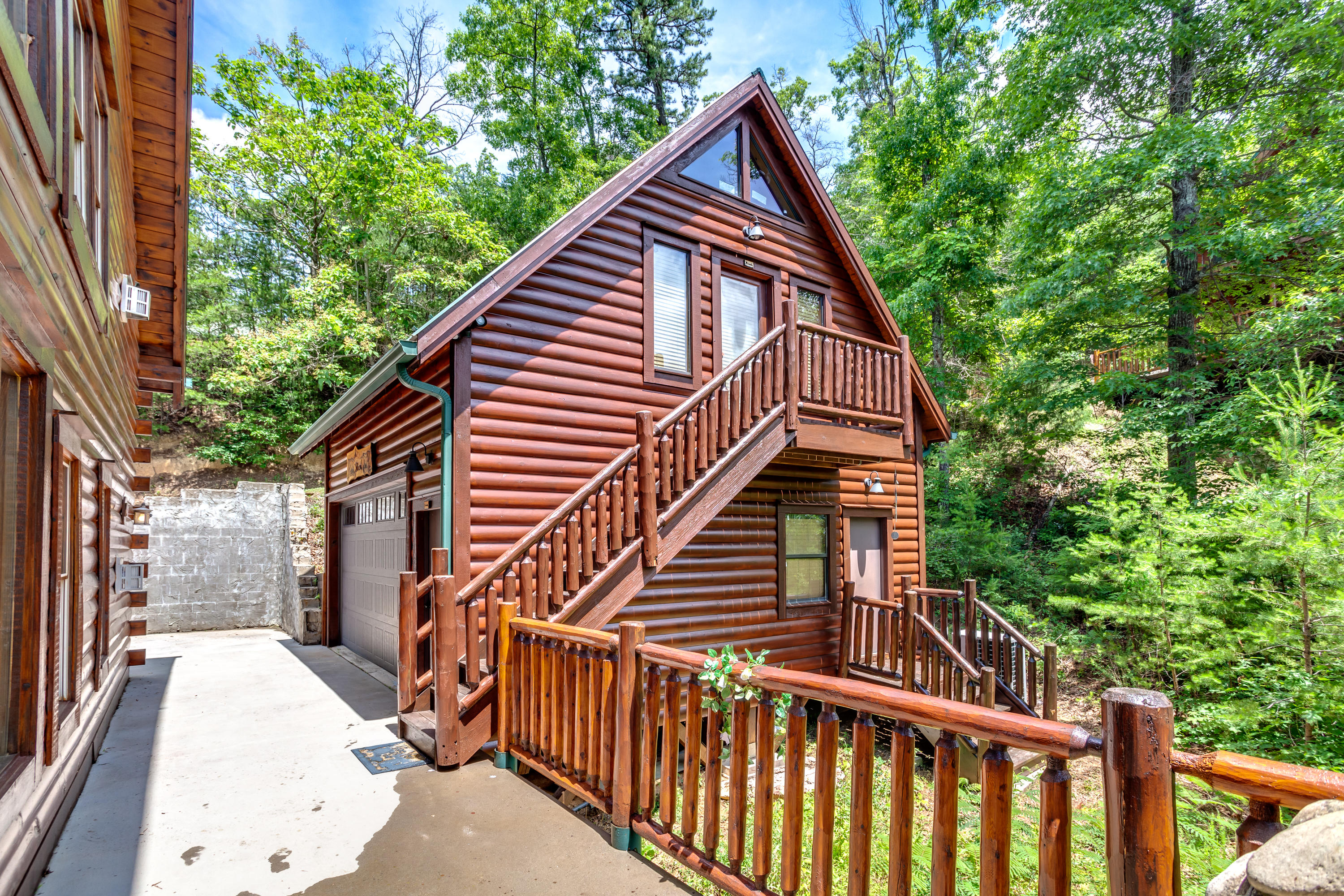 3539 Carsons Ridge Way Sevierville, TN 37862 - Photo 32 of 39 garage