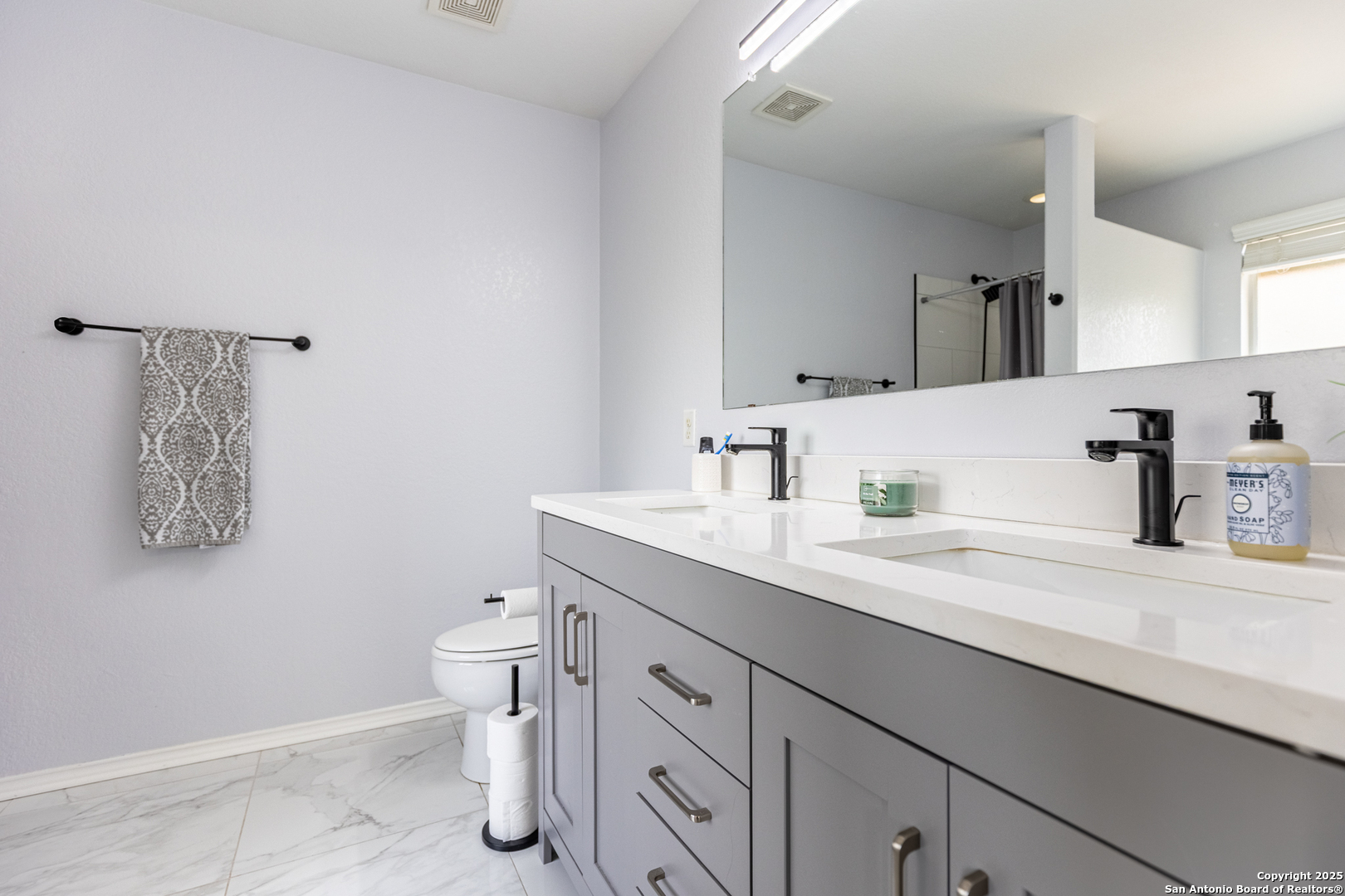 9518 Lookover Bay Converse, TX 78109 - Photo 19 of 30 a bathroom with a sink a toilet and a mirror