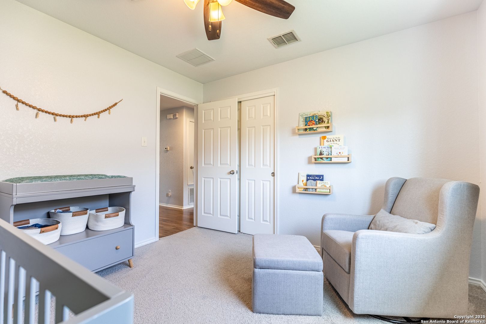 9518 Lookover Bay Converse, TX 78109 - Photo 23 of 30 a living room with furniture and a wooden floor
