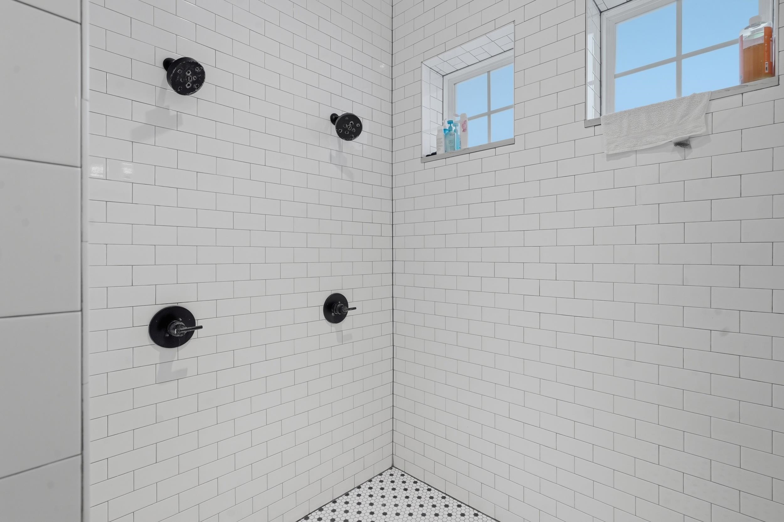 240 Ridgeway Road St. Augustine, FL 32080 - Photo 31 of 38 Bathroom featuring a tile shower