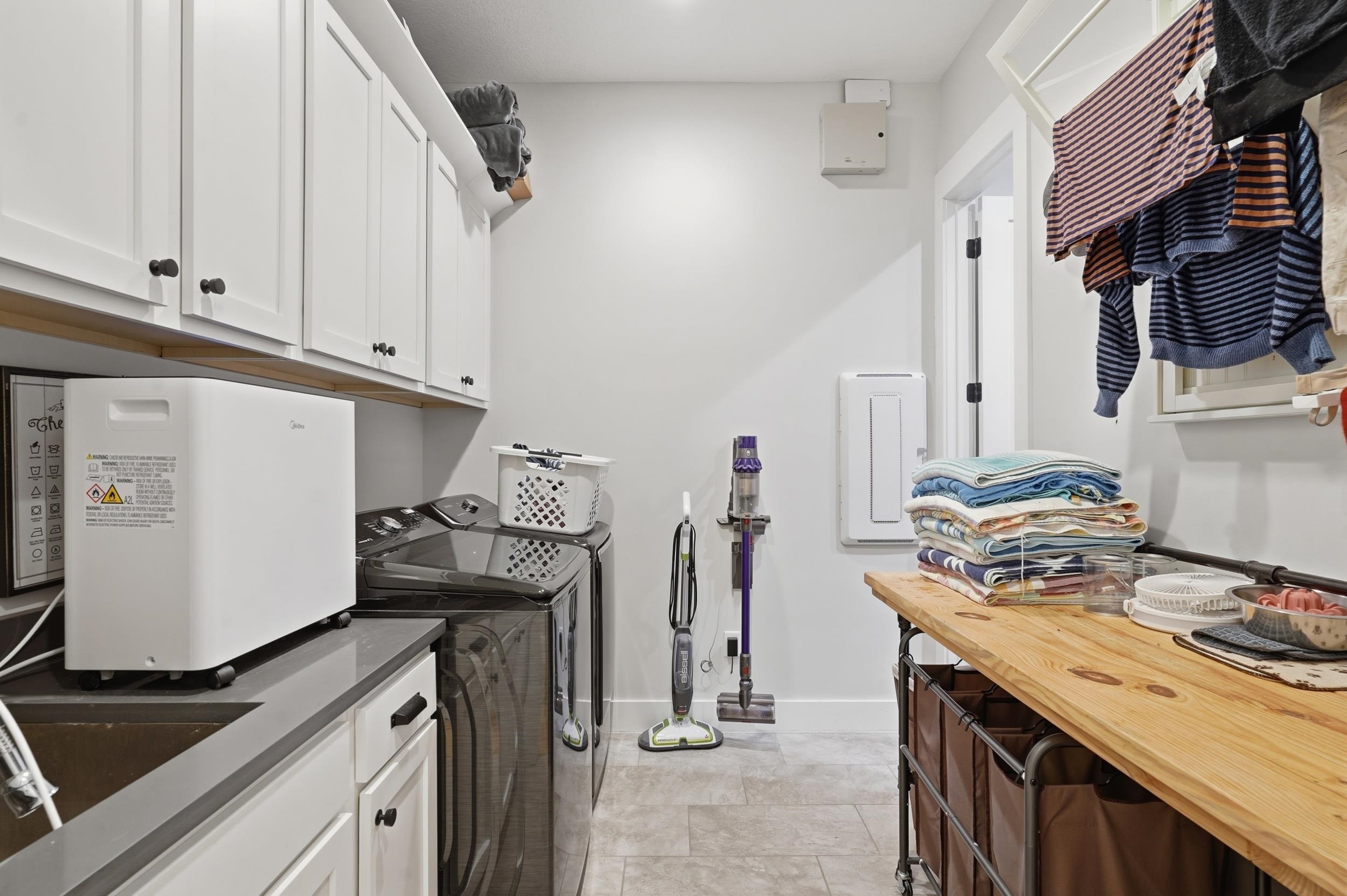 240 Ridgeway Road St. Augustine, FL 32080 - Photo 33 of 38 Laundry area with cabinet space, separate washer and dryer, and electric panel