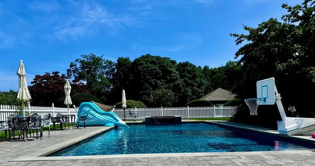 $275,000 | 41 Seafield Lane, Westhampton Beach, NY 11978