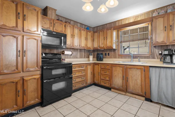 $300,000 | 21500 D Herde Road, Gulfport, MS 39503