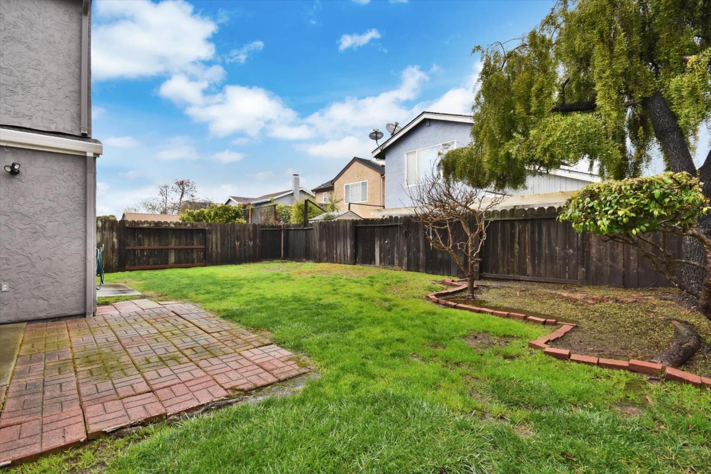 420 Brighton Street Salinas, CA 93907 - Photo 39 of 41 a view of a backyard with a garden