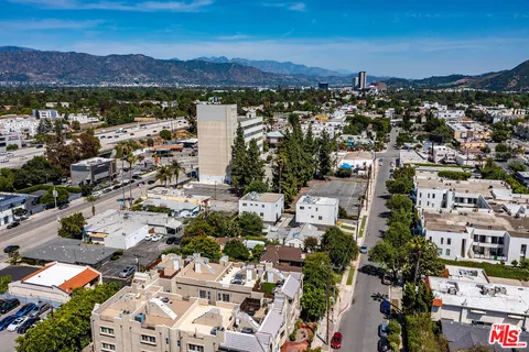 $949,000 | 10923 Landale Street, Unit 2, Toluca Lake, CA 91602