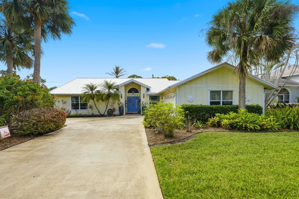 $700,000 | 8789 Southeast Woodwind Street, Hobe Sound, FL 33455