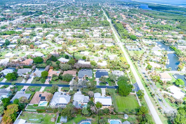 $700,000 | 8789 Southeast Woodwind Street, Hobe Sound, FL 33455