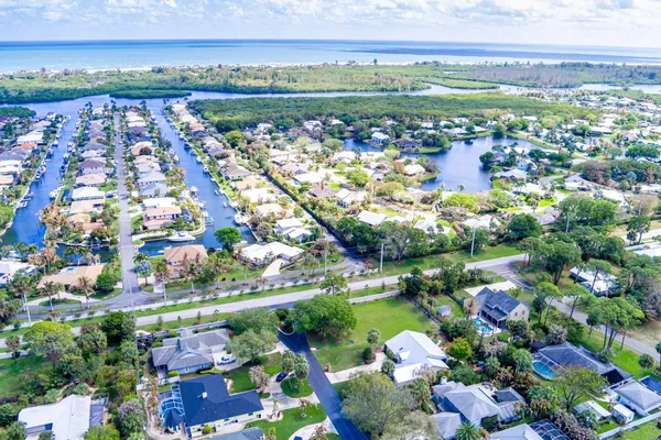 $700,000 | 8789 Southeast Woodwind Street, Hobe Sound, FL 33455