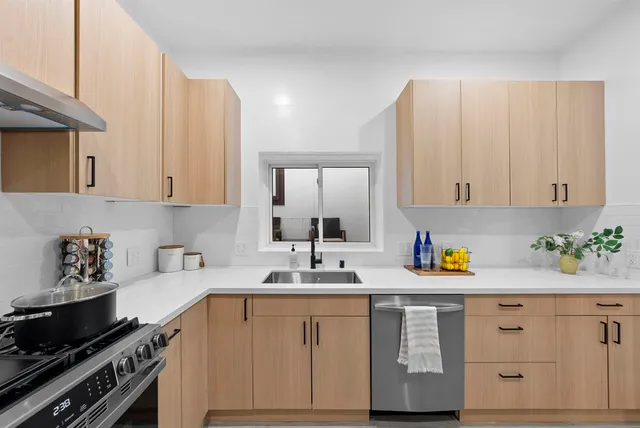 $1,998,000 | 1875-1875 9th Avenue, San Francisco, CA 94122