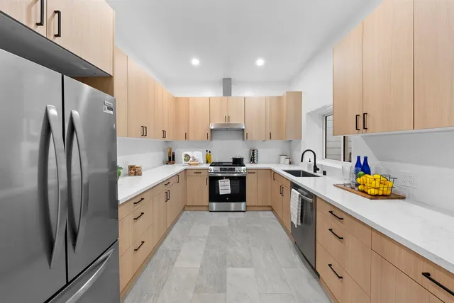 $1,998,000 | 1875-1875 9th Avenue, San Francisco, CA 94122