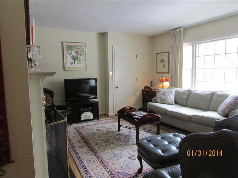 1939 Fontaine Road Lexington, KY 40502 - Photo 12 of 28 Unit 1 LR , Wonderful Light!