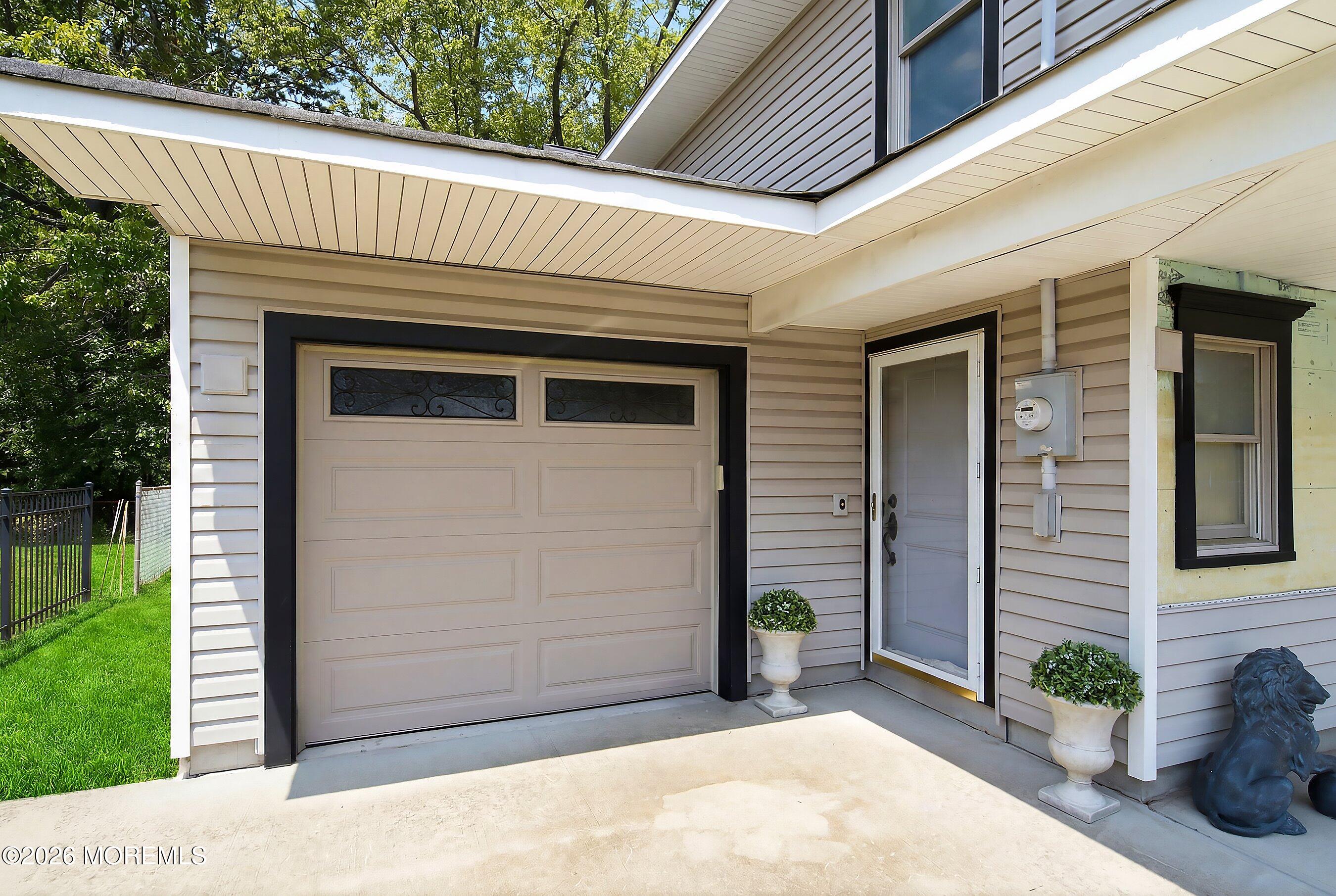 29 Brian Road Edison, NJ 08817 - Photo 3 of 35 04-Garage