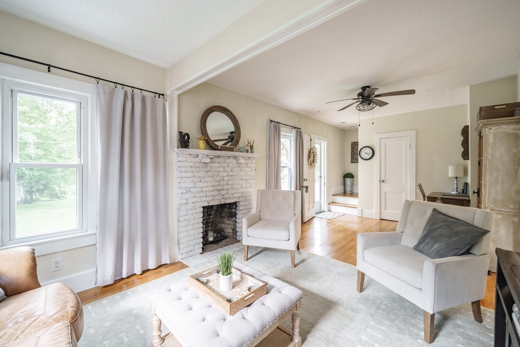 23 Berwick Road Longmeadow, MA 01106 - Photo 3 of 19