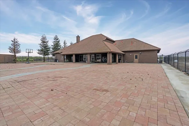 a view of a storage & utility room