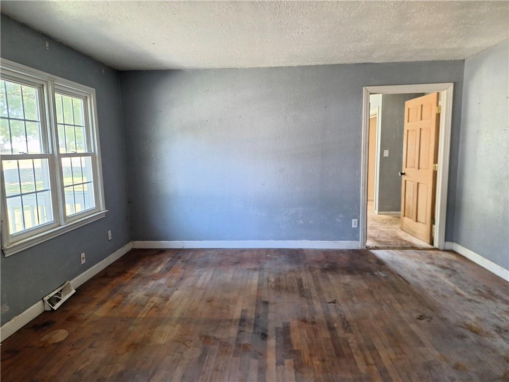 1316 Burnam Road Chillicothe, MO 64601 - Photo 5 of 16