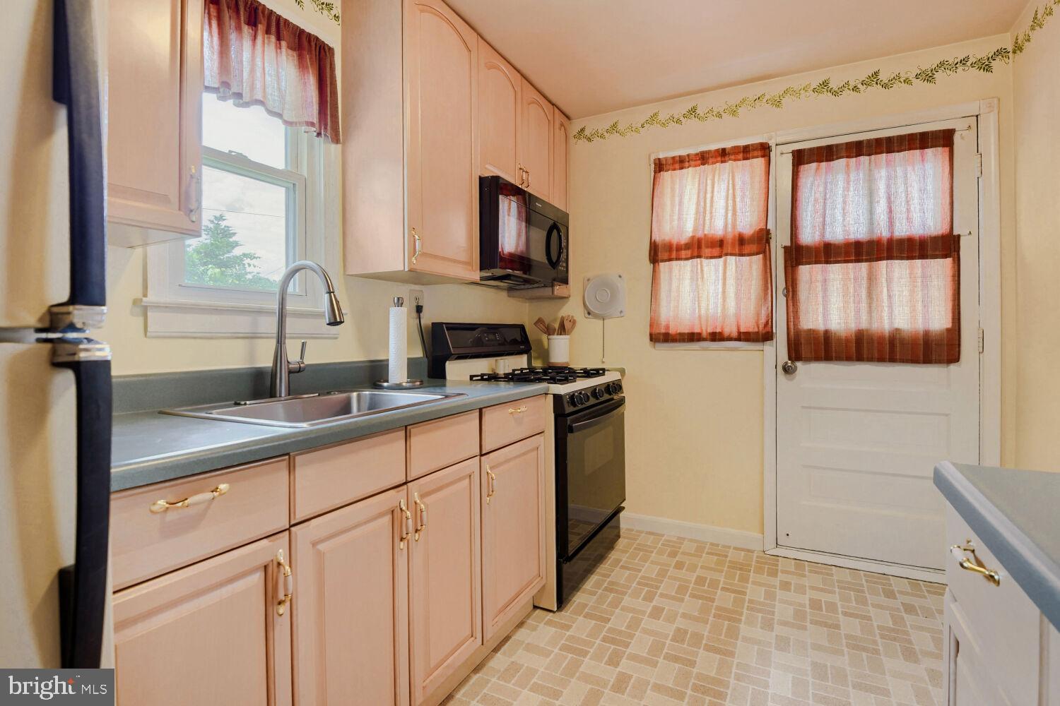 1816 Hanford Road Baltimore, MD 21237 - Photo 9 of 31