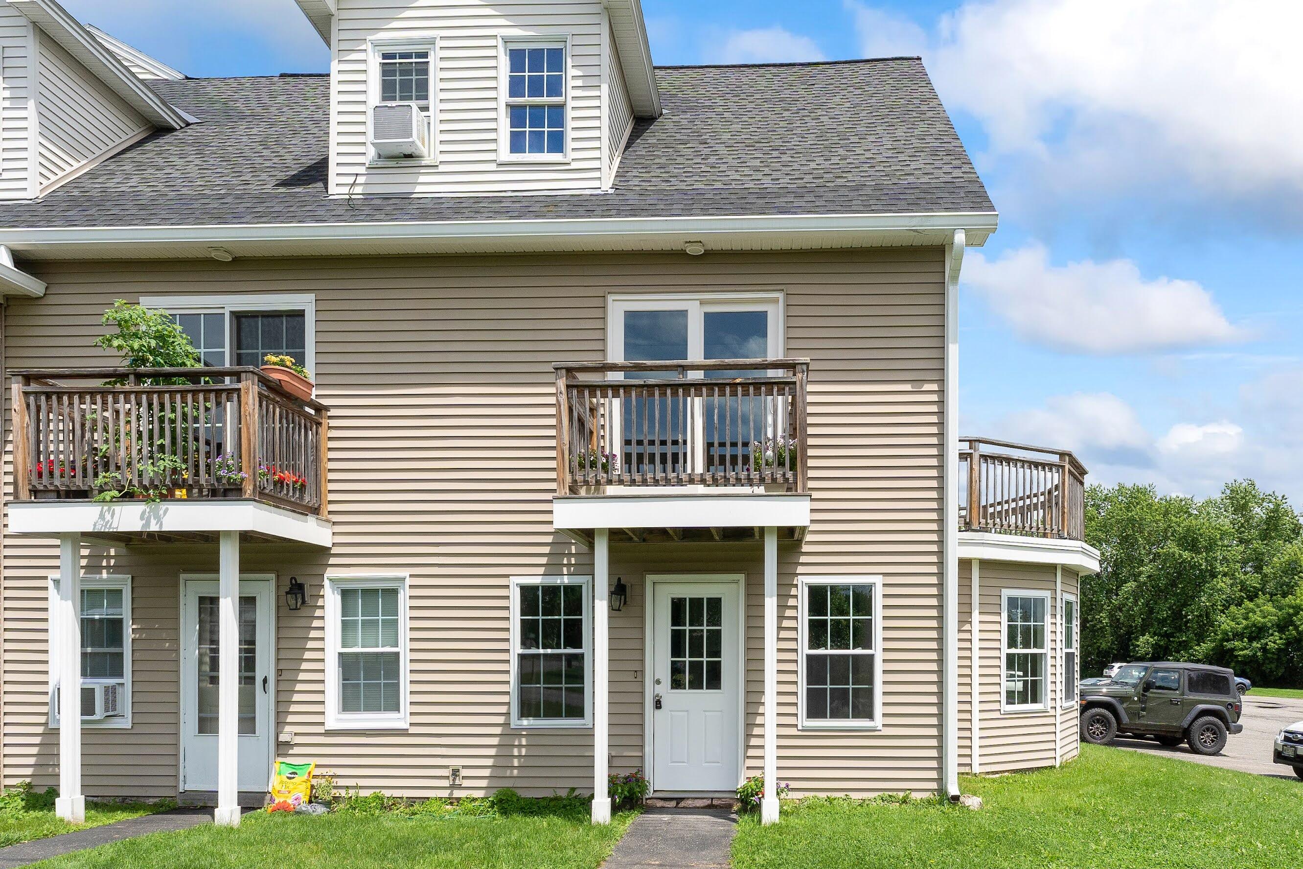 35 Mathews Avenue, Unit 1 Waterville, ME 04901 - Photo 4 of 26 DSC02159