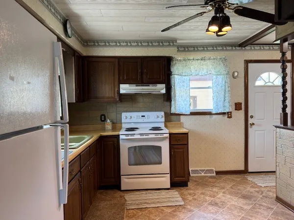 $149,900 | 15 School Lane, Goose Lake, IA 52750