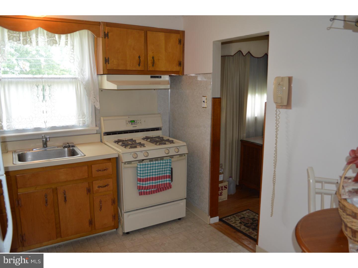 10129 Proctor Road Philadelphia, PA 19116 - Photo 4 of 18 Kitchen
