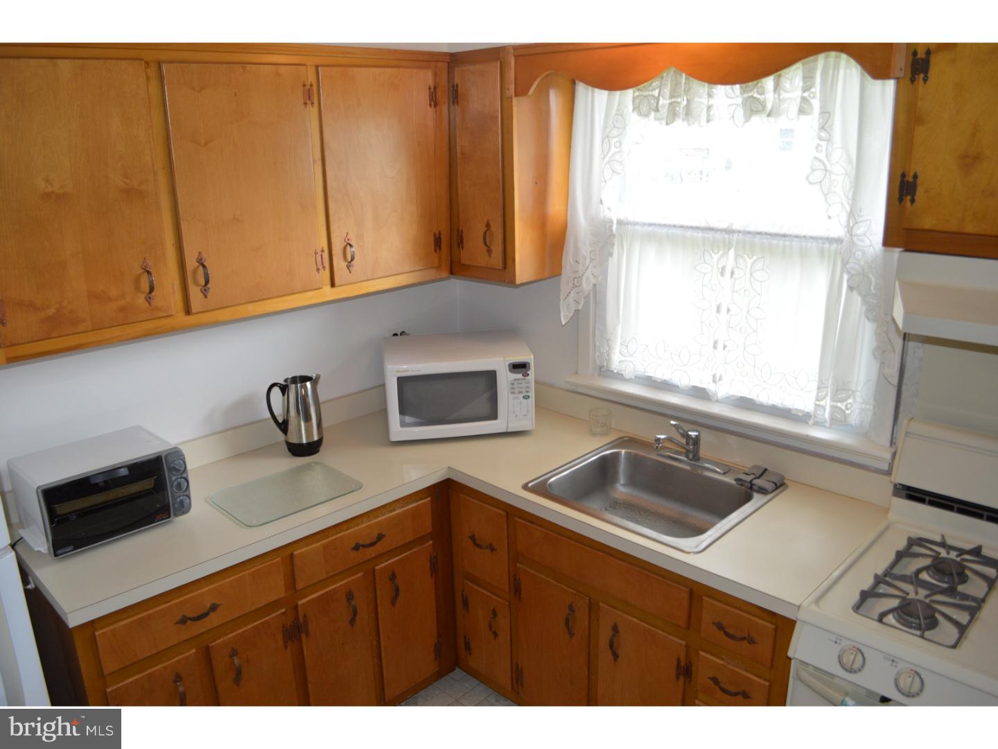 10129 Proctor Road Philadelphia, PA 19116 - Photo 5 of 18 Kitchen